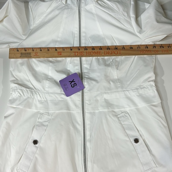 NWT Vince Camuto Ladies' Rain Jacket - Picture 11 of 12